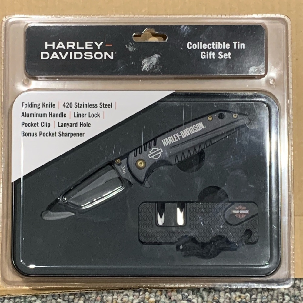 Harley-Davidson Collectible Gift Tin Set -
Pocket Knife & Bonus Sharpener